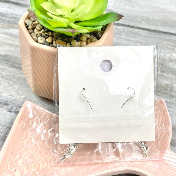 NWT Silver Toned Angel Wing Earrings Boutique Drop Dangle Earrings Heart Wings - Picture 7 of 8